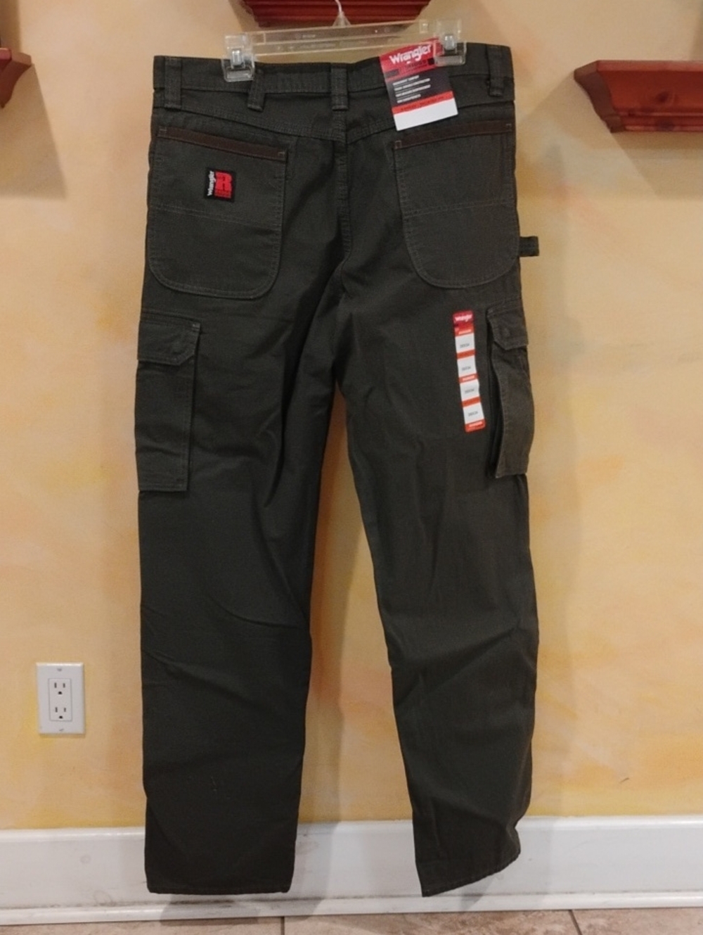 Wrangler Riggs Work Wear Men’s Olive Green Cargo Pants with Utility Pockets